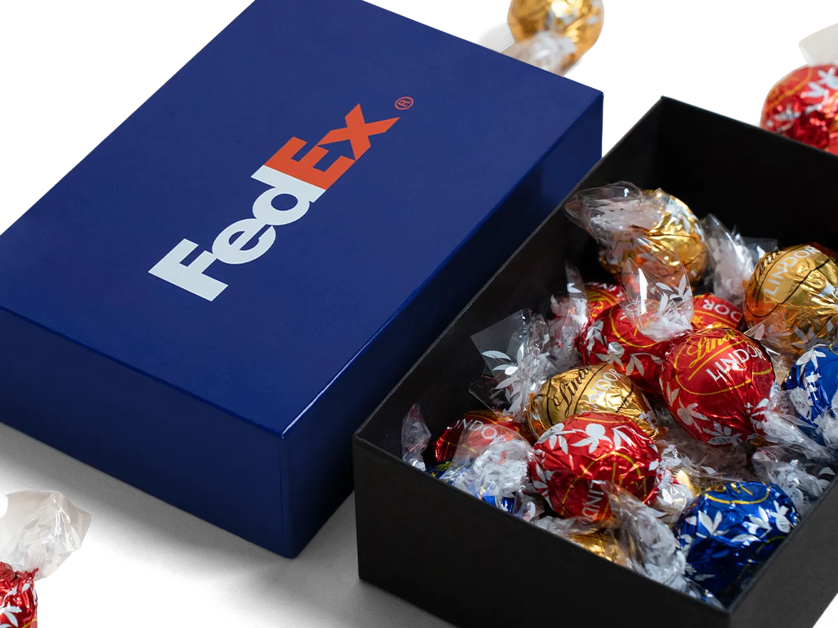 Lindt Moments: 18-Piece Lindor Truffle Gift Set - Luxury Packaging